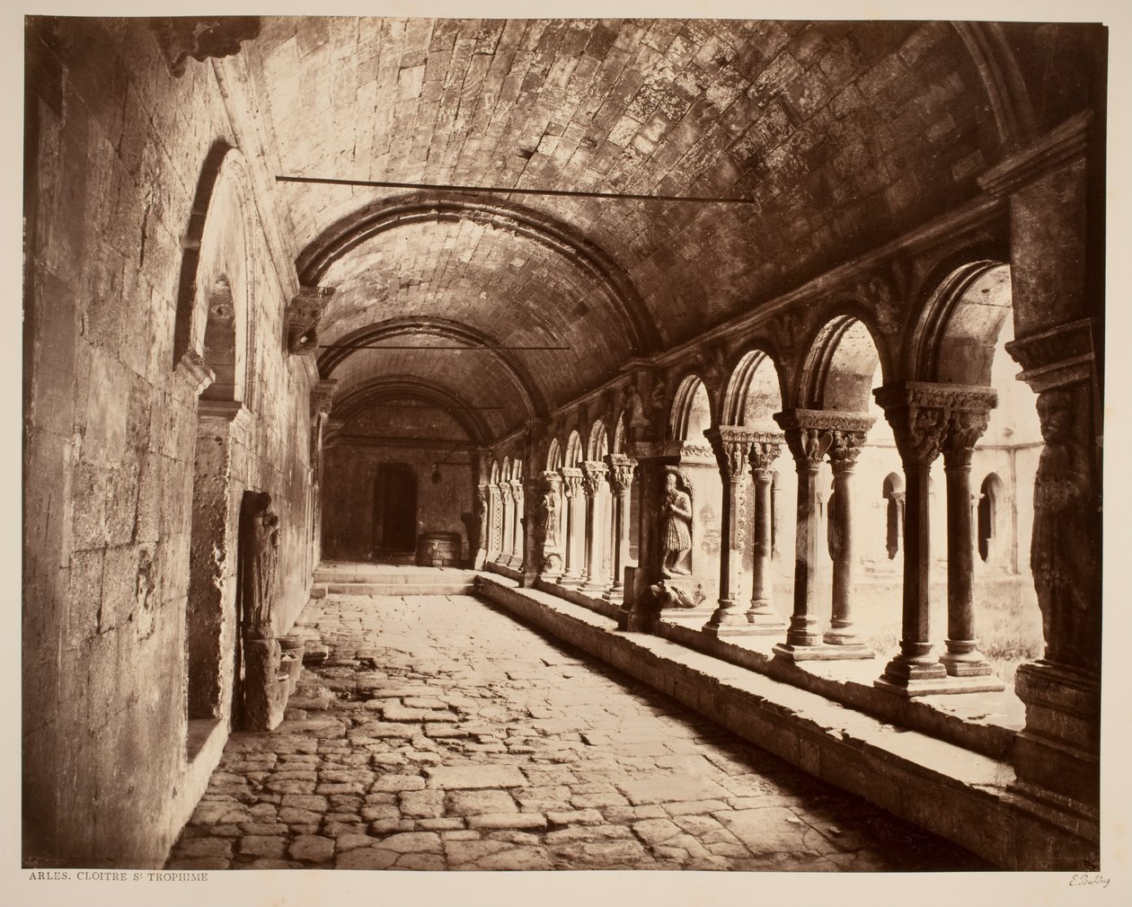 Arles. Cloitre St.Trophime (nordlige galleri) af Edouard Denis Baldus