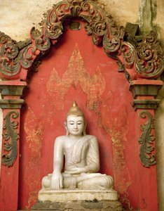 Siddende Buddha i meditation (alabaster)