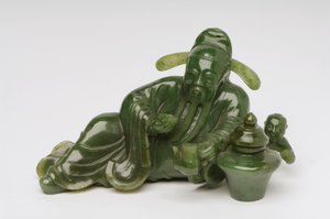 Liggende kinesisk lærd figur (jade)