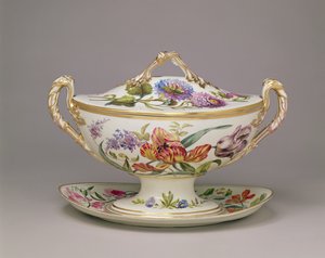 En overdækket terrin (porcelæn)
