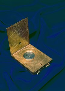 Tablet solur, 1592 (forgyldt messing)