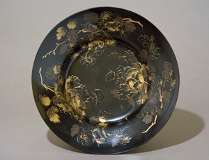 Imari-formet fad, slutningen af 1600-tallet (lakeret træ)