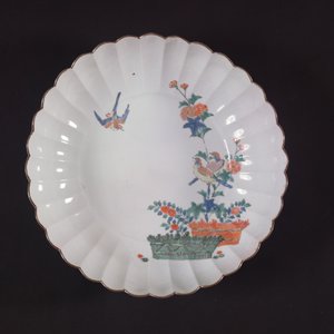 Stort Kakiemon-fad, Edo Period (porcelæn)