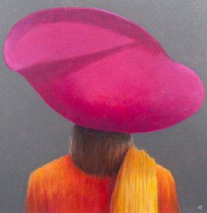 Magenta hat, safranfarvet jakke, 2014