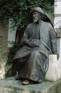 Statue af Moses Maimonides (1135-1204)
