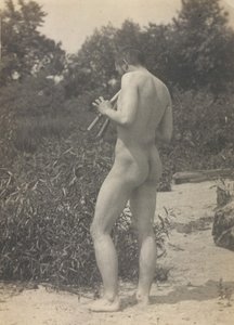 Thomas Eakins, nøgen, spiller piber, ca. 1883.