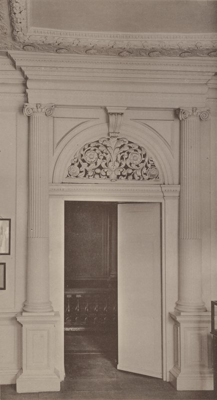 En dør i Ashburnham House, Westminster af Charles Latham