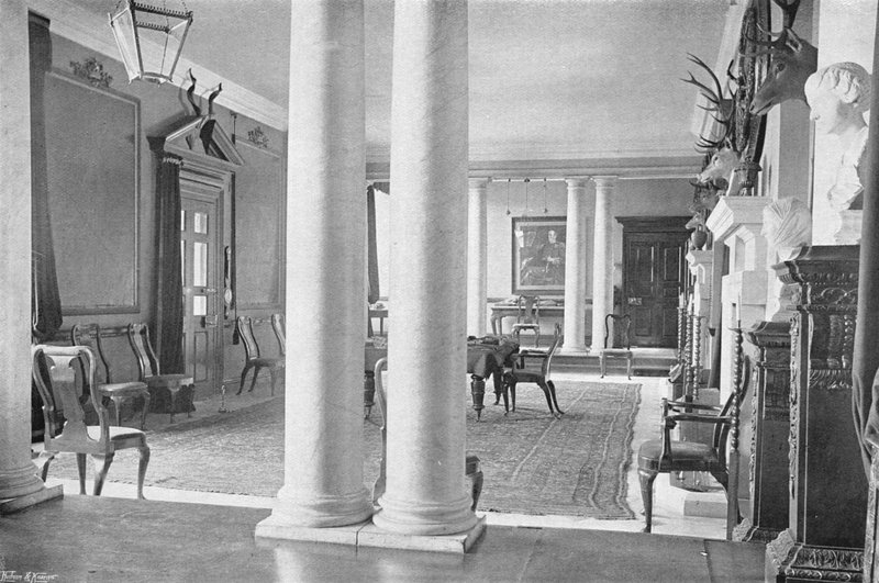 Forhal af Charles Latham