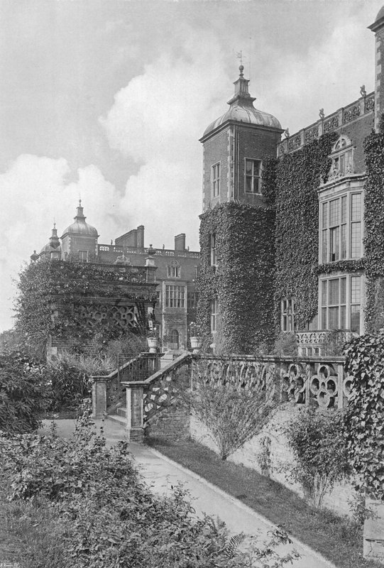 Have-Hus: Sydfront af Charles Latham
