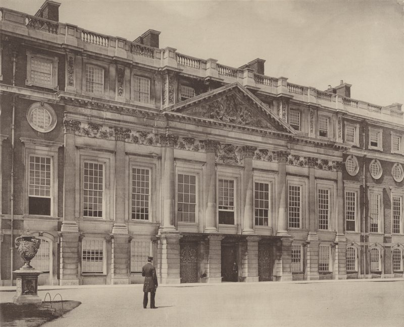 Hampton Court Palace, østfronten af Charles Latham