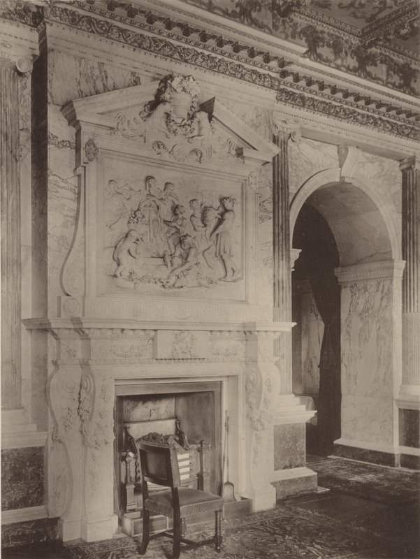 Houghton, Norfolk, spisestue skorstensstykke af Charles Latham