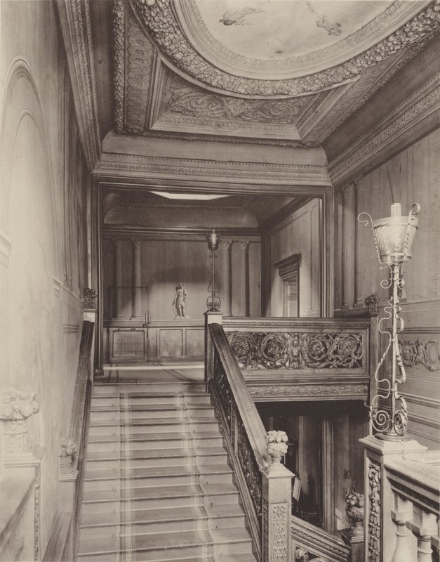 Hus ved Eltham, Trappen af Charles Latham