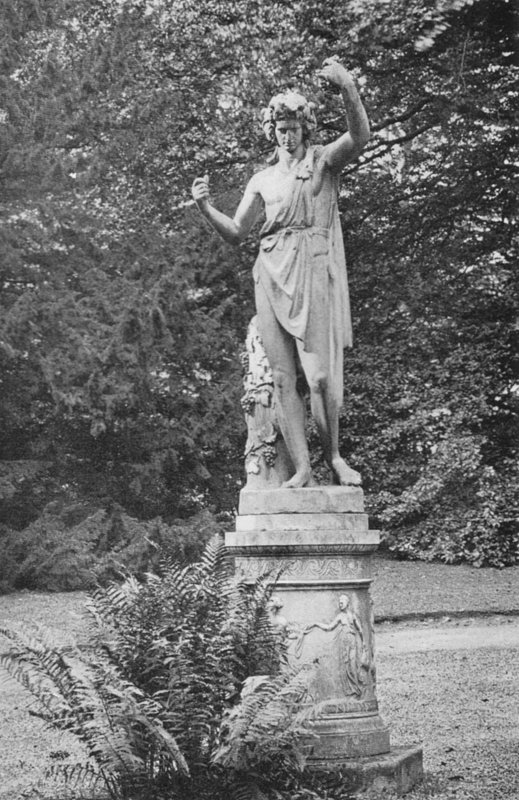 Ribston Hall: En havestatue af Charles Latham