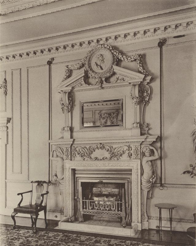 Stoke Hall, Derbyshire, tegnestue skorstensstykker af Charles Latham