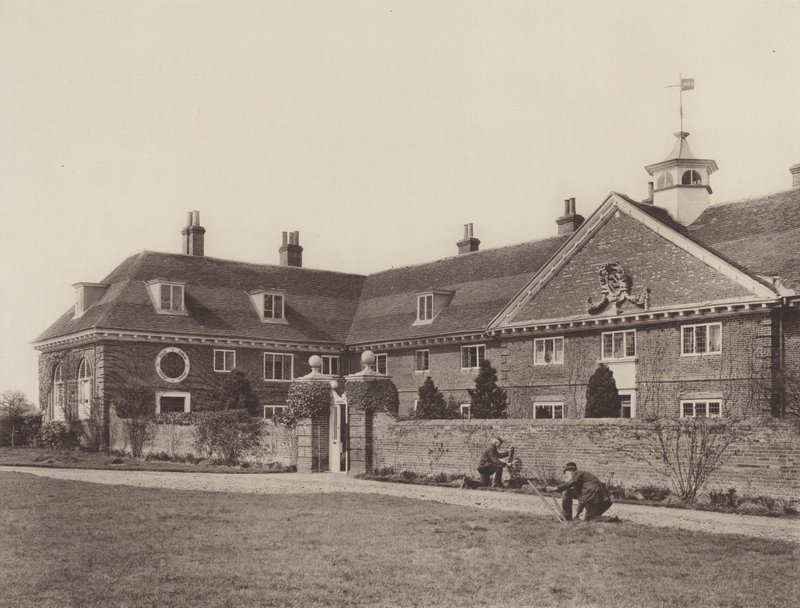 The Lucas Asylum, Wokingham af Charles Latham