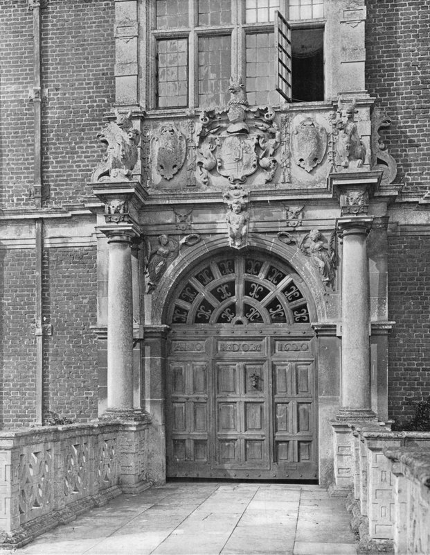 Den ydre port, Blickling Hall af Charles Latham