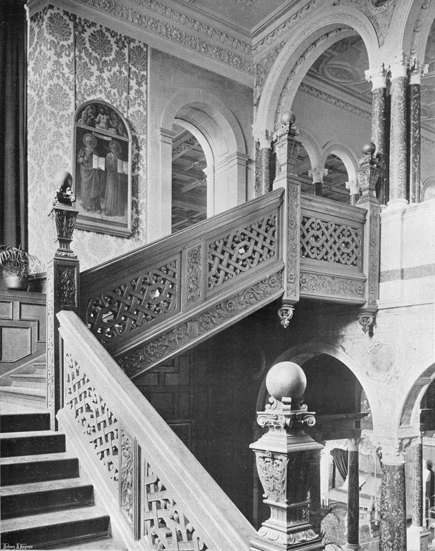 De gennemborede balustrader på Grand Stairway af Charles Latham