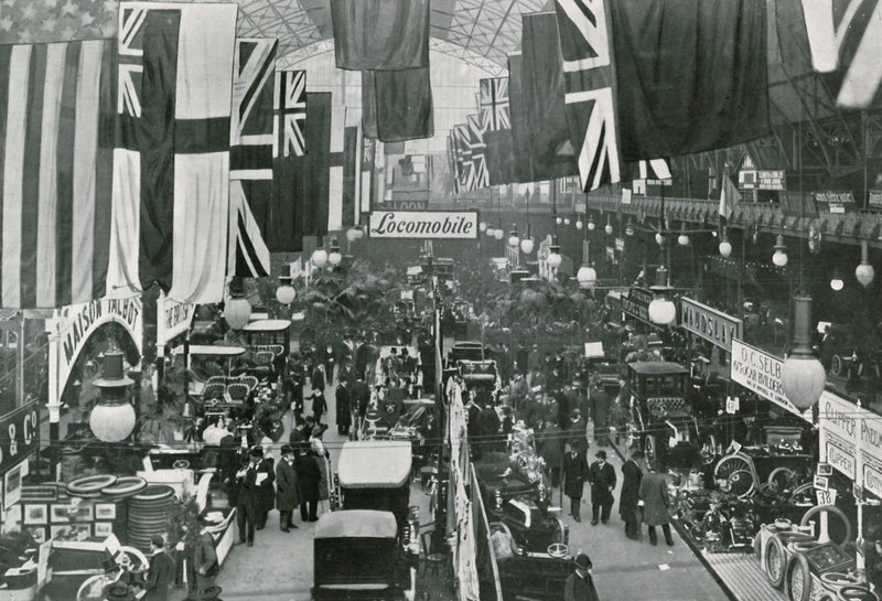 Automobiludstilling i Landbrugshallen af English Photographer