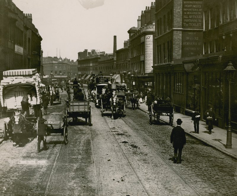 City Road, London af English Photographer