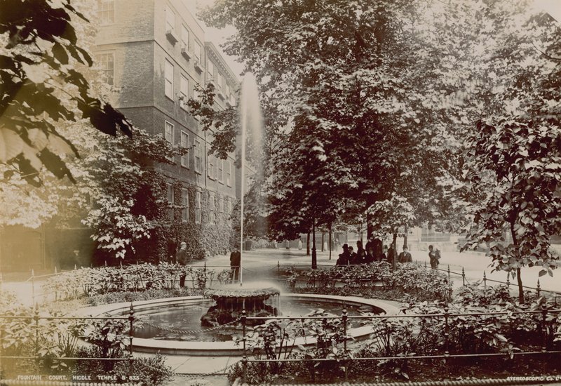 Fountain Court i Middle Temple af English Photographer
