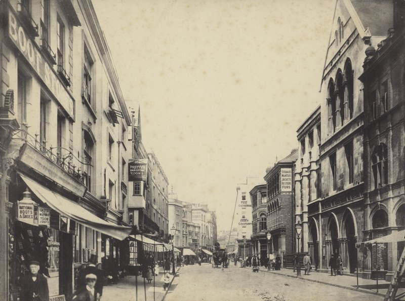 High Street, Exeter, Devon af English Photographer