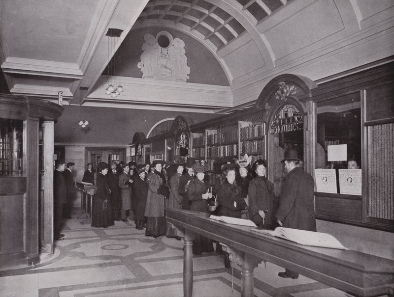 I Carnegie Central Library, Hammersmith af English Photographer