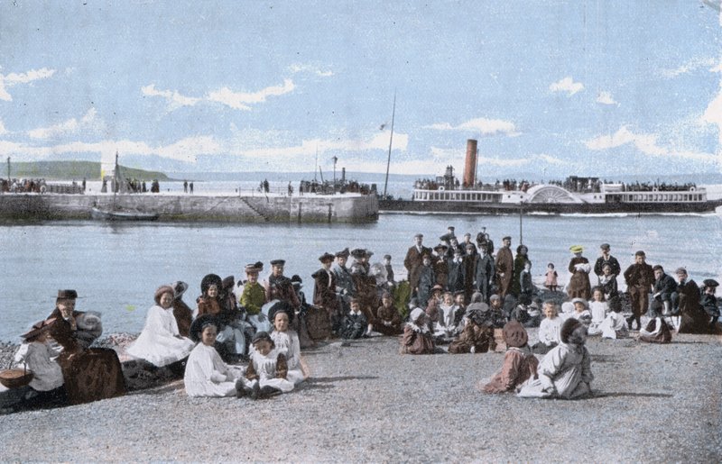 Largs, The Pier (farvefoto) af English Photographer