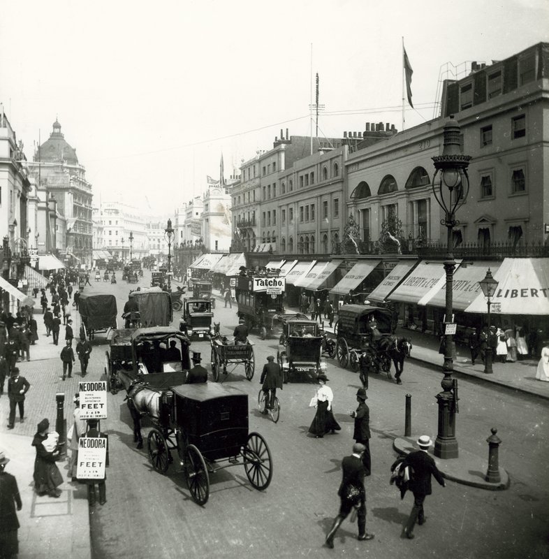 Liberty and Co, Regent Street, London af English Photographer