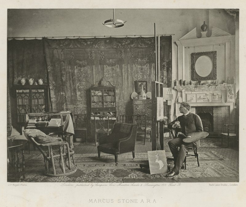 Marcus Stone i hans Melbury Road Studio af English Photographer