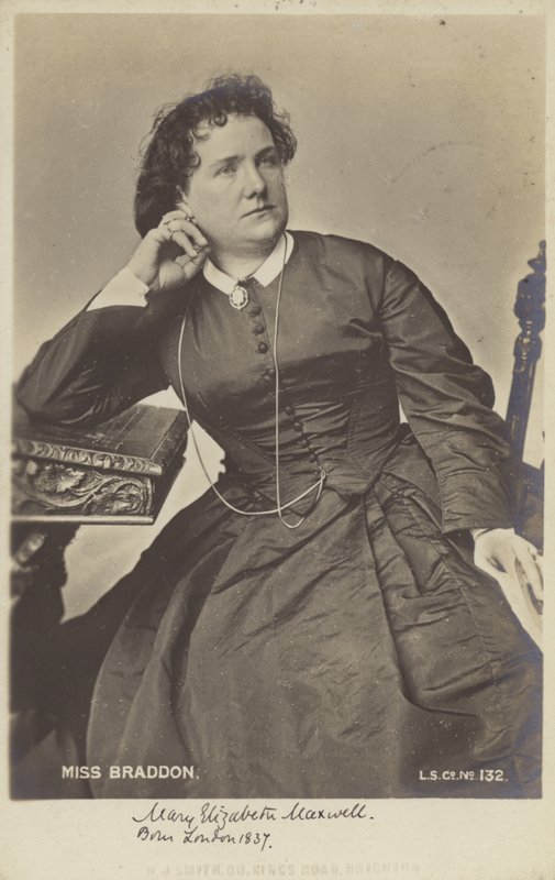 Mary Elizabeth Braddon af English Photographer