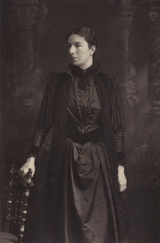 Fru Humphry Ward af English Photographer