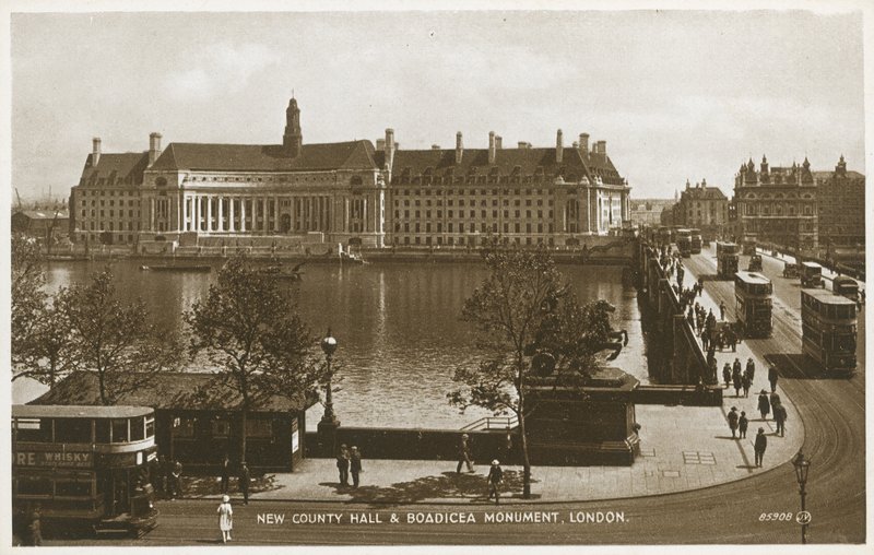New County Hall og Boadicea Monument af English Photographer