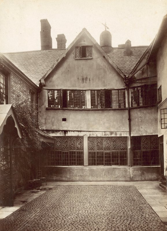 Old Town Hall Courtyard, Leicester af English Photographer