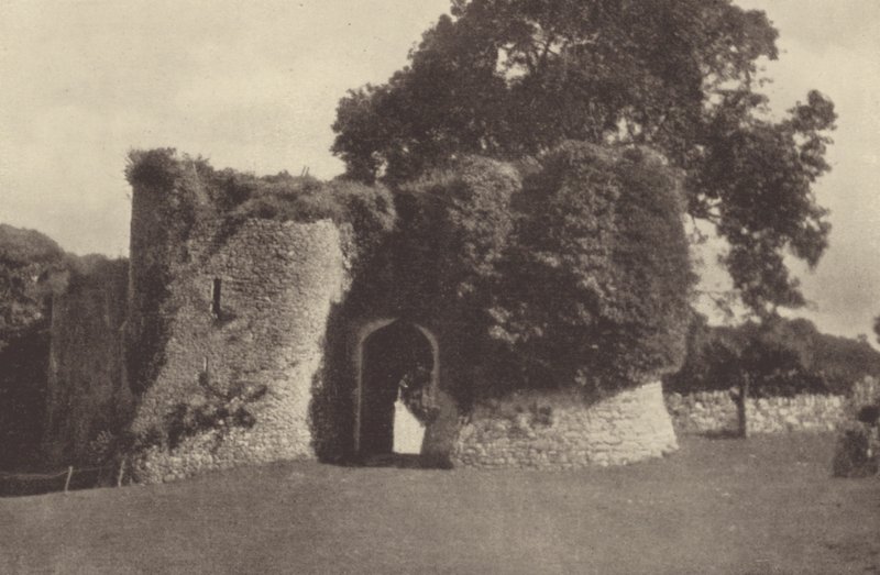 Penrice Castle, porthuset (s/h-foto) af English Photographer