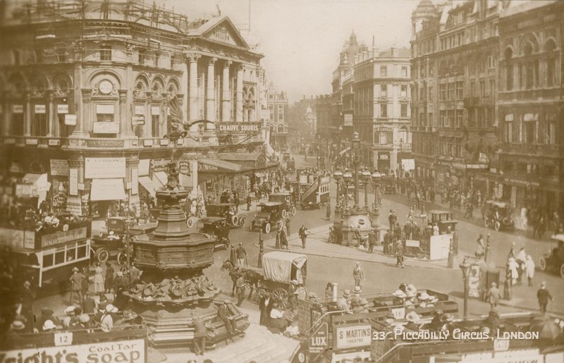 Piccadilly Circus af English Photographer