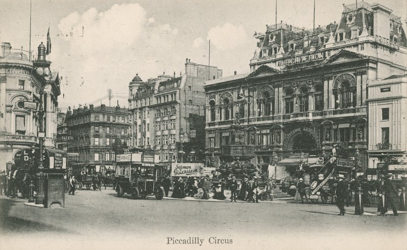 Piccadilly Circus af English Photographer