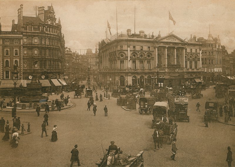 Piccadilly Circus, London af English Photographer