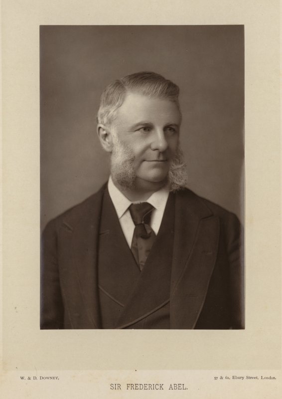 Portræt af Sir Frederick Abel af English Photographer