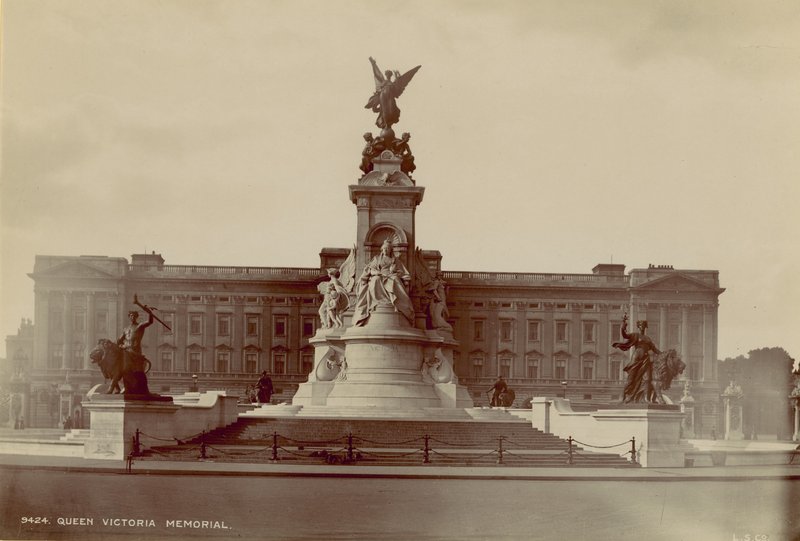 Dronning Victoria mindesmærke af English Photographer