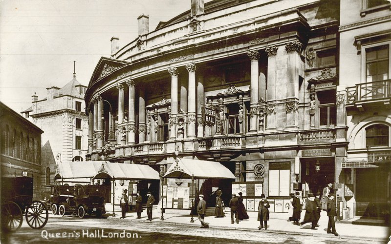 Queens Hall, London af English Photographer