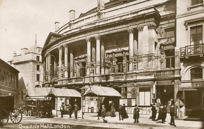 Queens Hall, London af English Photographer