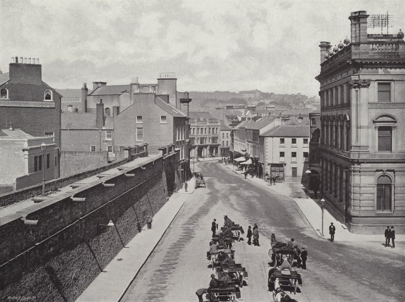 Shipquay Place, Londonderry af English Photographer