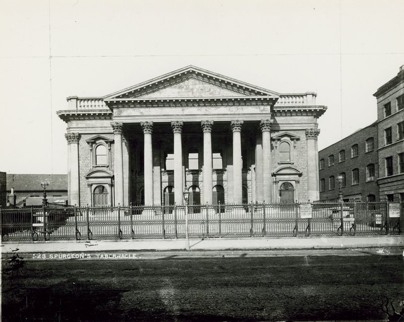 Spurgeons Tabernacle, London af English Photographer