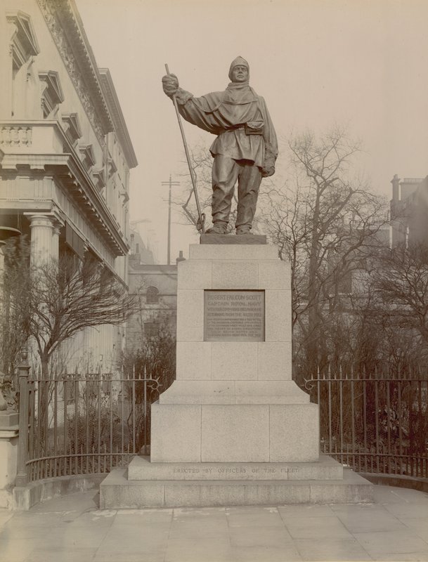 Statue af Robert Falcon Scott af English Photographer