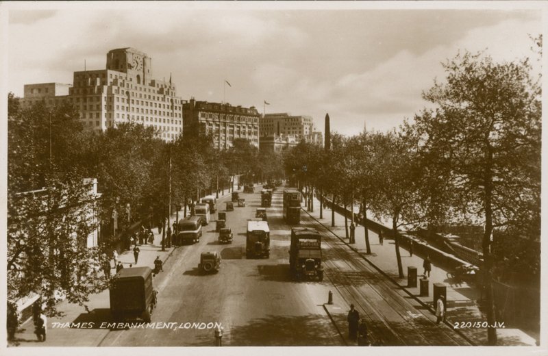 Thames Embankment, London af English Photographer