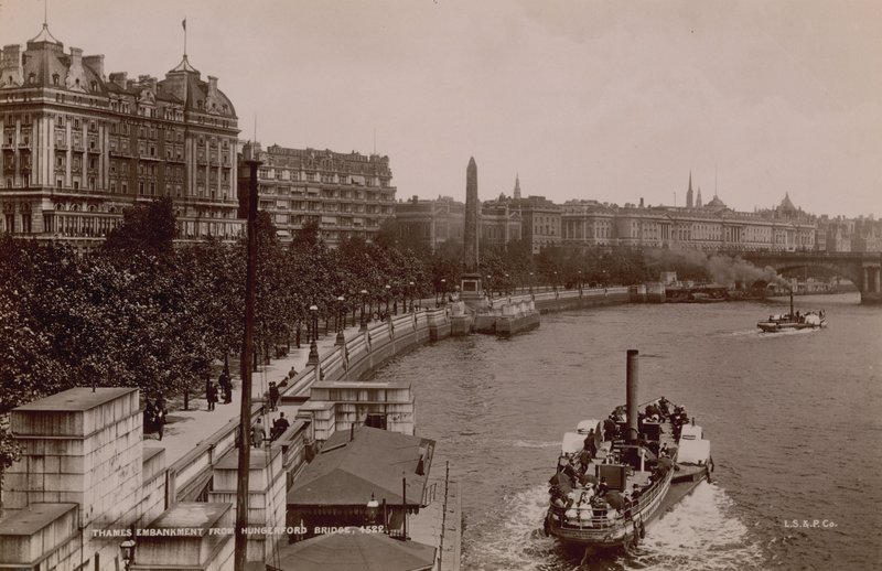 Thames Embankment fra Hungerford Bridge af English Photographer
