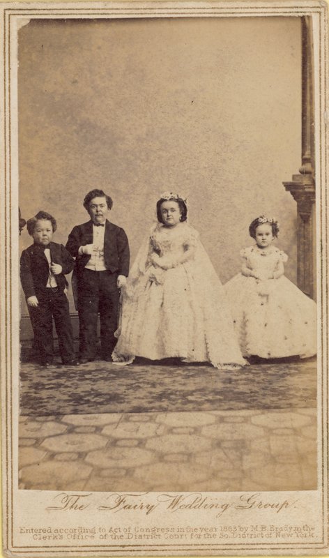 Febryllupsgruppen; General Tom Thumb af English Photographer