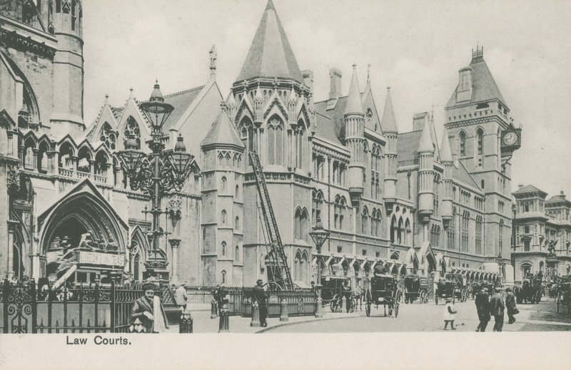 Law Courts, London af English Photographer