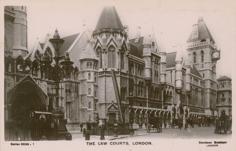Law Courts, London af English Photographer