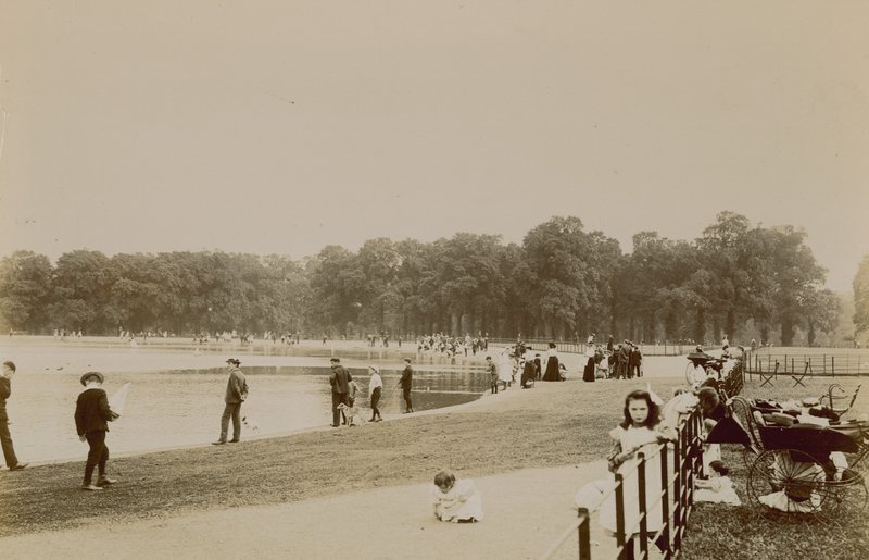 The Serpentine, Hyde Park, London af English Photographer
